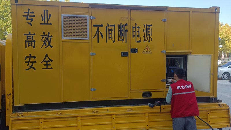 封丘柴油发电机组和UPS电源配合使用时，如何避免切换过程中的电力中断？
