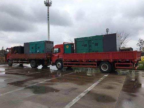 封丘涂抹密封胶后，需要等待多长时间才能安装水冷式机油散热器密封件？